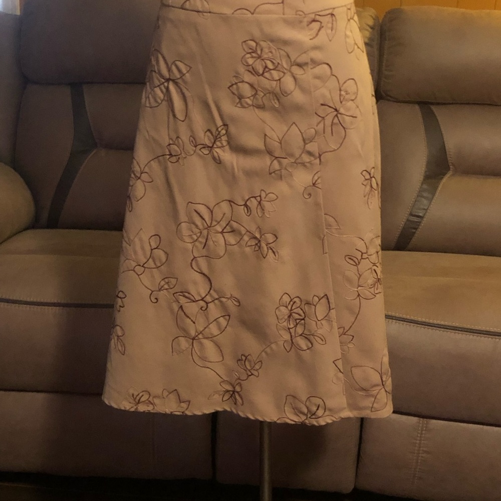 Beautiful tan skirt fully lined underneath with dark brown stitch details